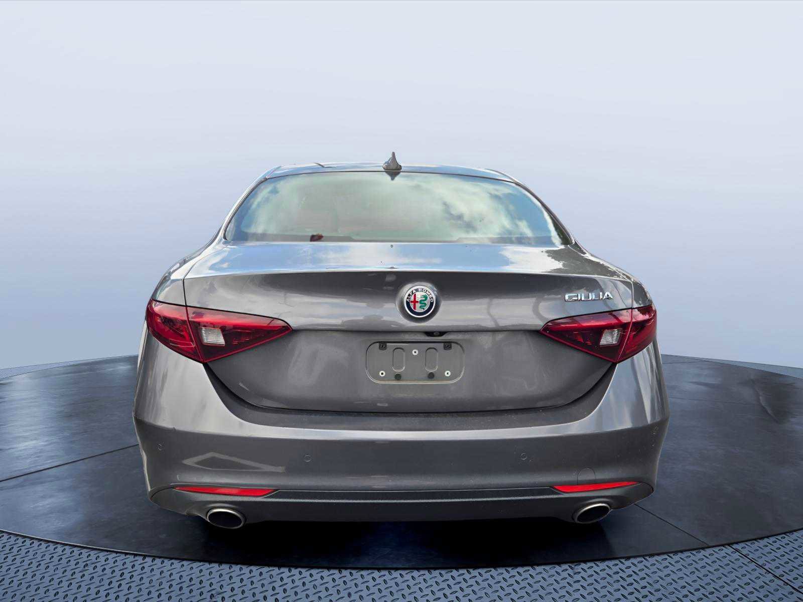 Used 2020 Alfa Romeo Giulia RWD image 3