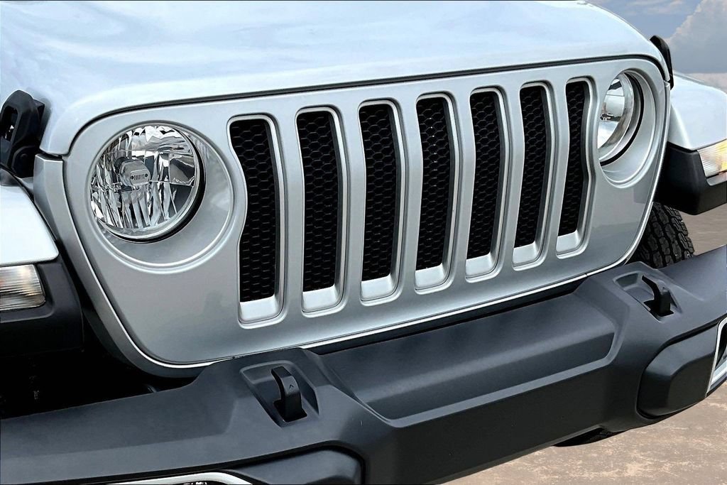 Used 2023 Jeep Wrangler Unlimited Sahara w/ Dual Top Group AWD/4WD image 33