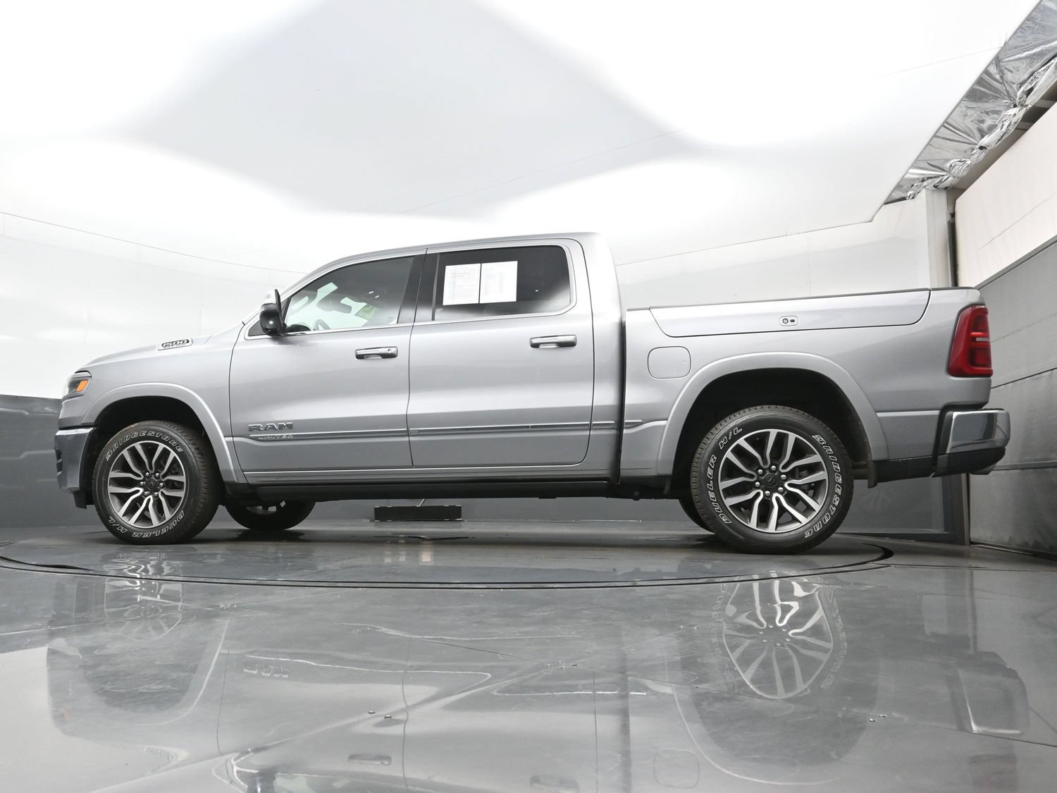 Used 2025 RAM 1500 Limited AWD/4WD image 30