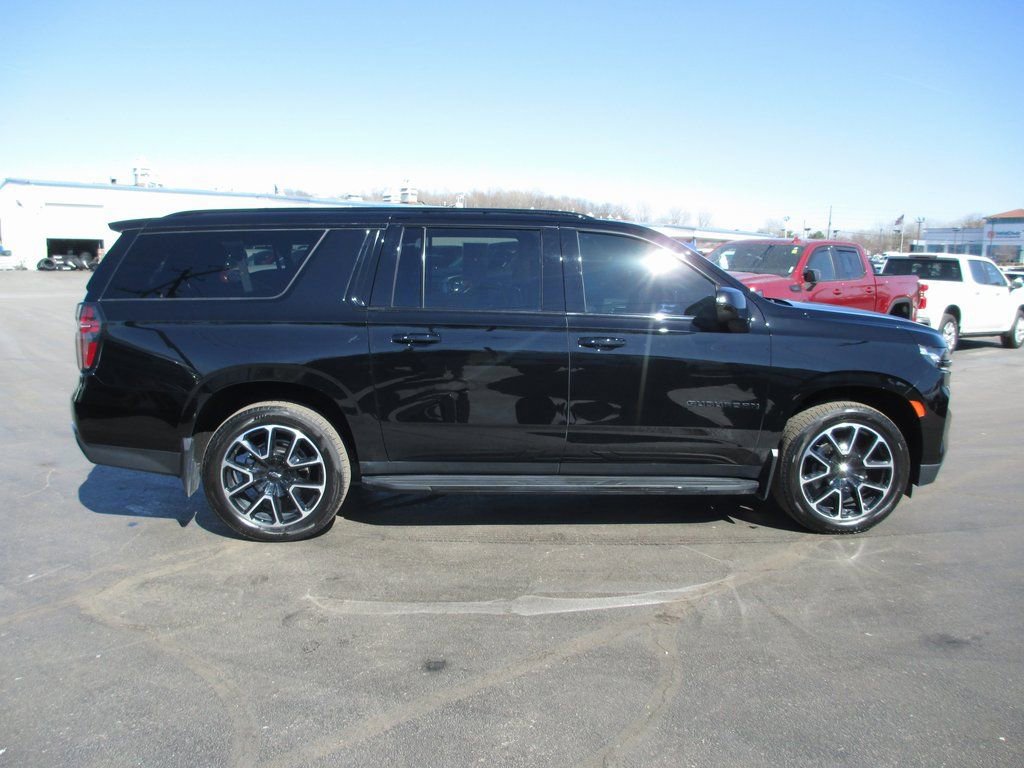 Used 2023 Chevrolet Suburban RST image 5