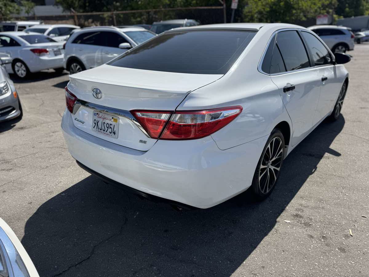 Used 2016 Toyota Camry SE image 6