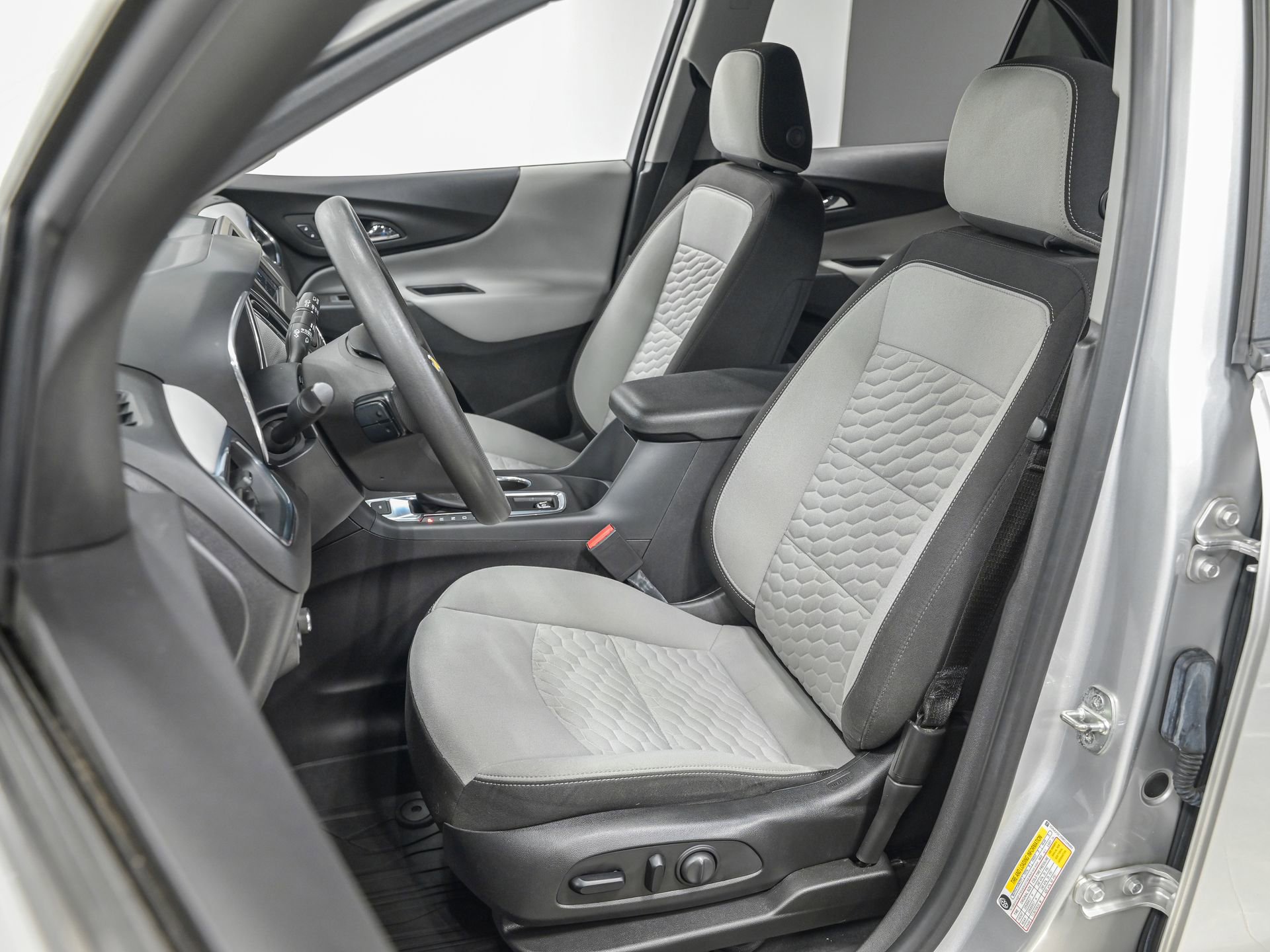 Used 2021 Chevrolet Equinox LS w/ LS Convenience Package image 16