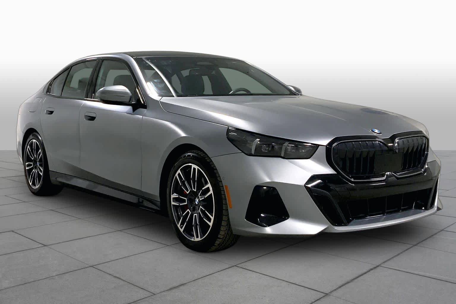Certified 2024 BMW 540i xDrive w/ Premium Package AWD/4WD image 2