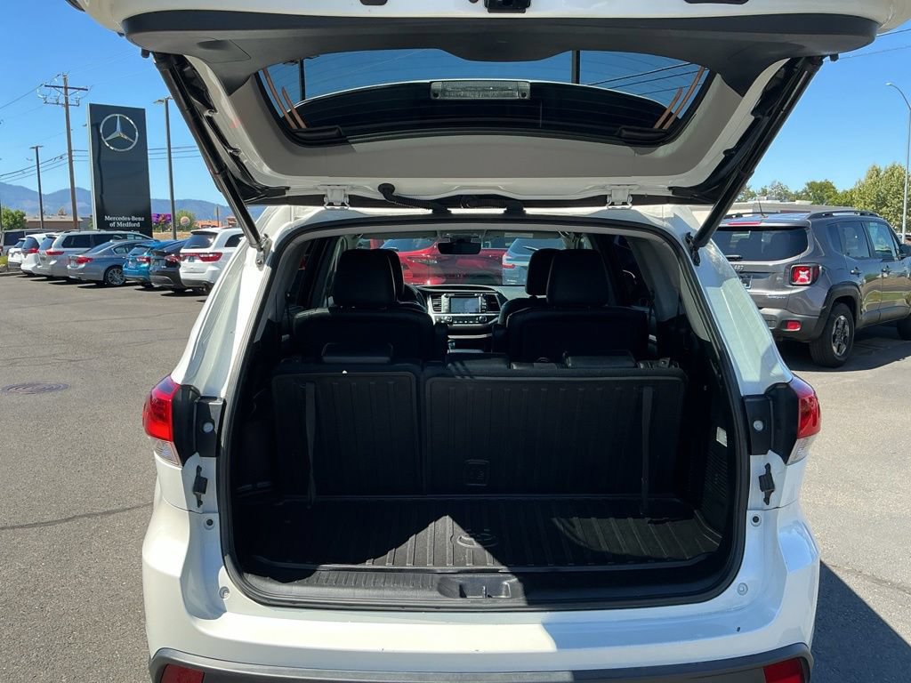 Used 2019 Toyota Highlander XLE AWD/4WD image 27