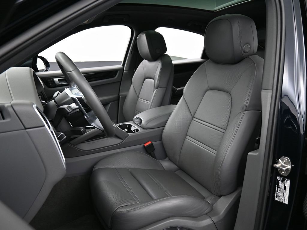 Certified 2021 Porsche Cayenne Coupe image 5