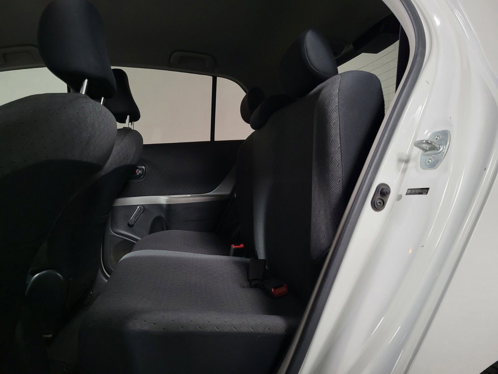 Used 2009 Toyota Yaris 4-Door Hatchback image 19