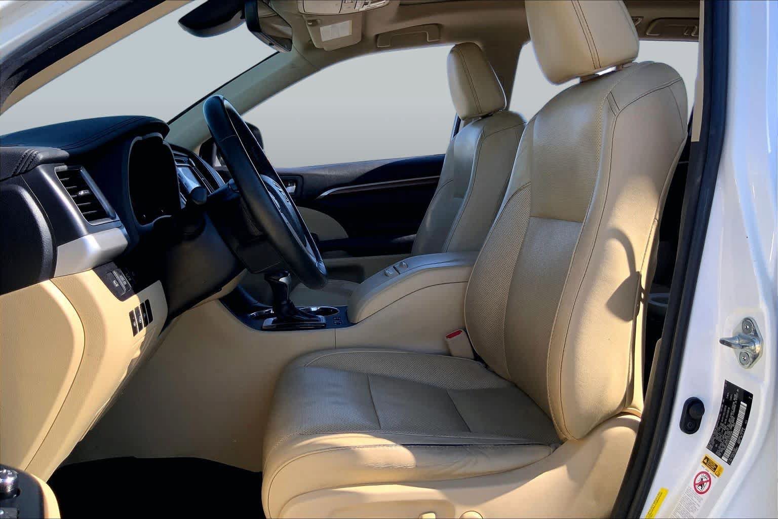 Used 2018 Toyota Highlander Limited Platinum FWD image 8