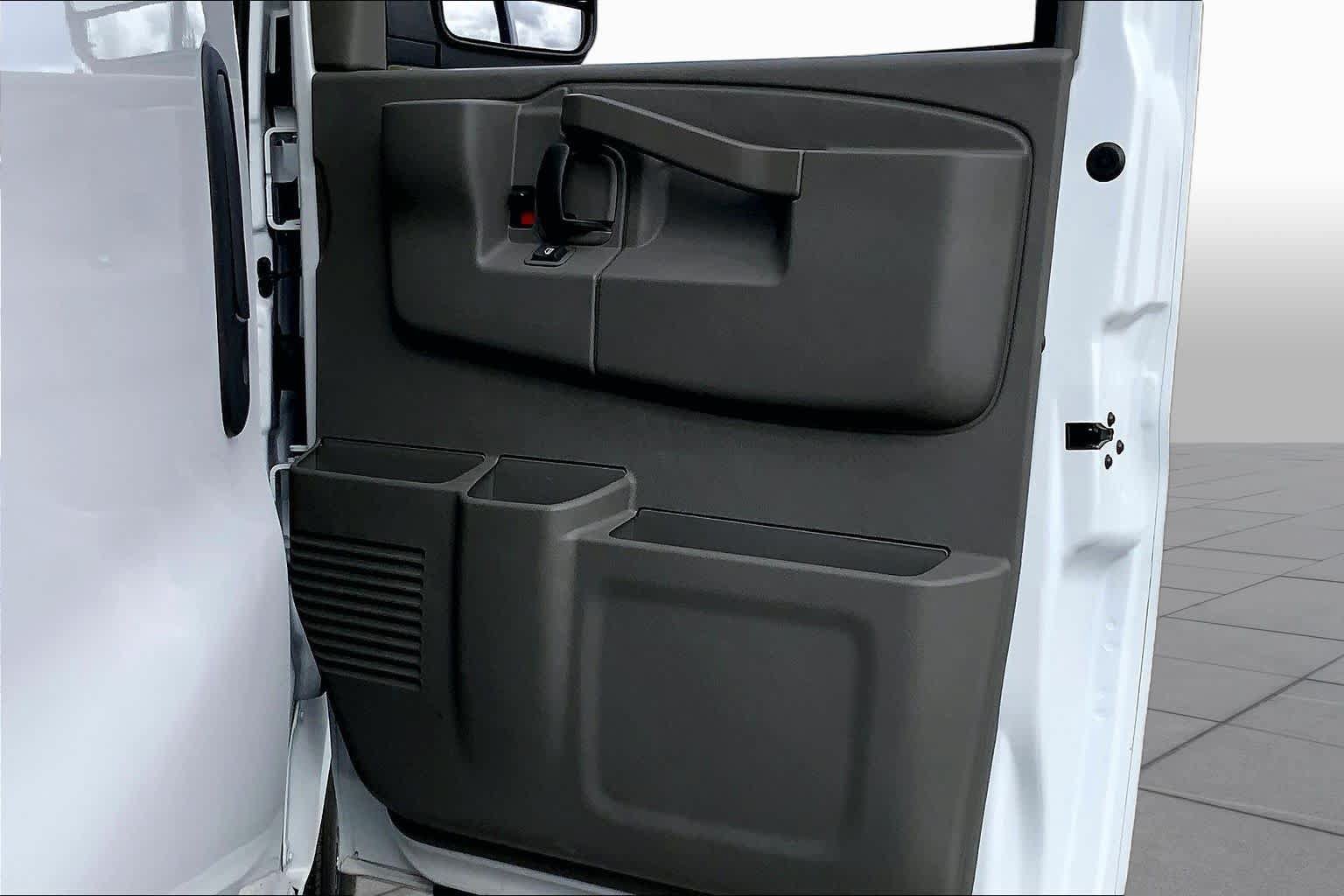 Used 2025 GMC Savana 3500 LT w/ LT Preferred Equipment Group RWD image 21