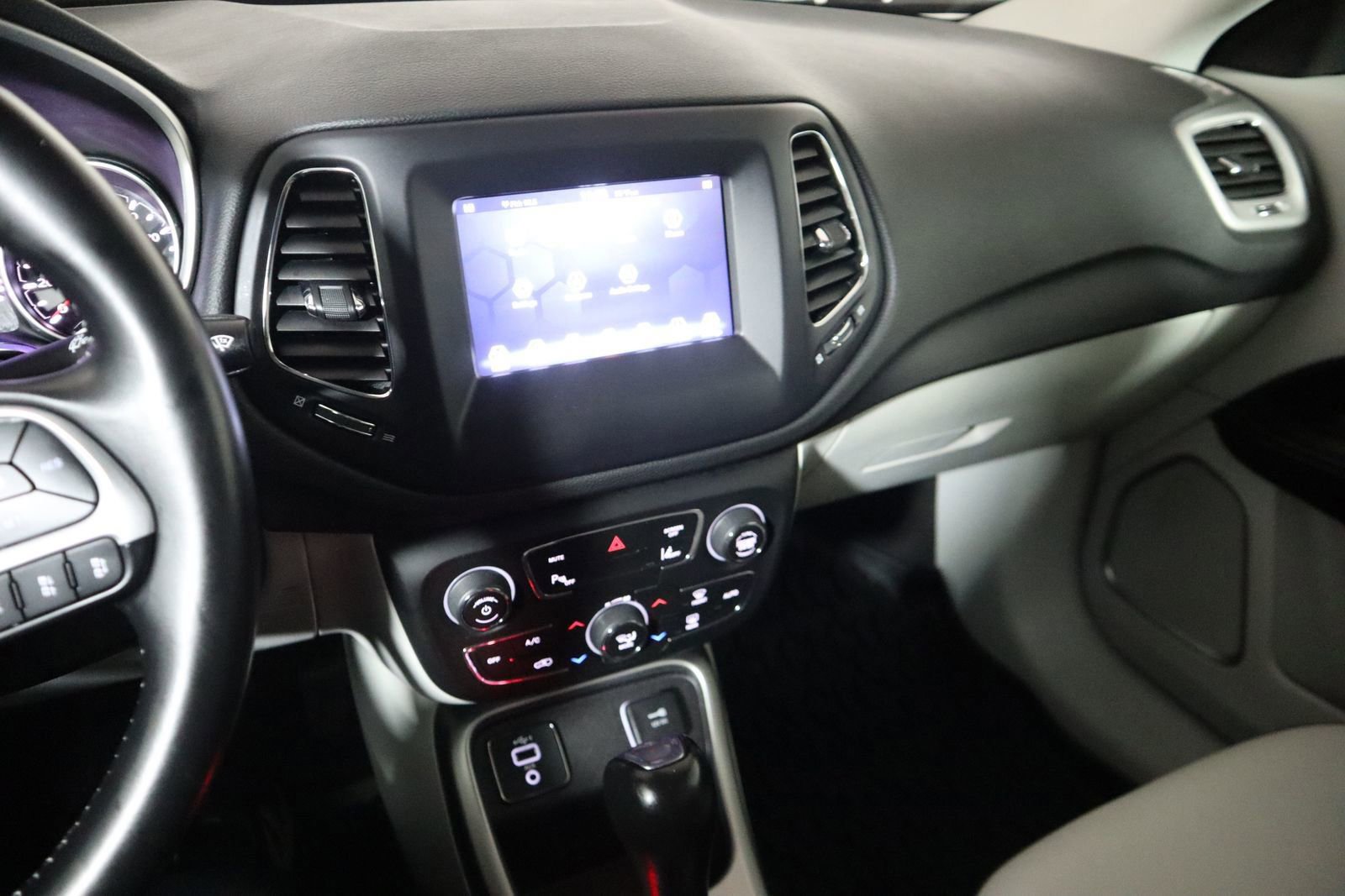 Used 2021 Jeep Compass Latitude w/ Driver Assistance Group image 52