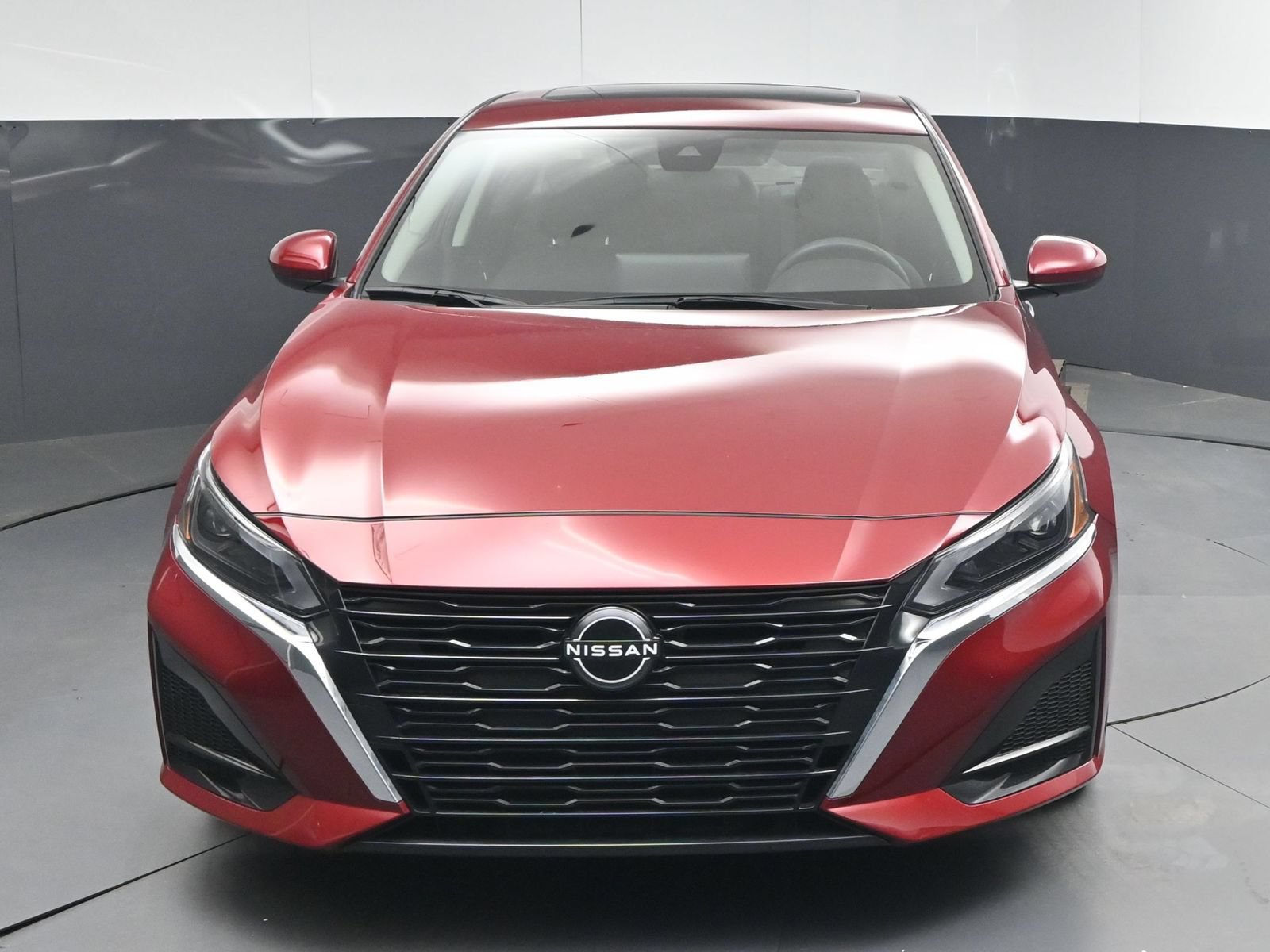 Used 2024 Nissan Altima 2.5 SV w/ SV Premium Package FWD image 2