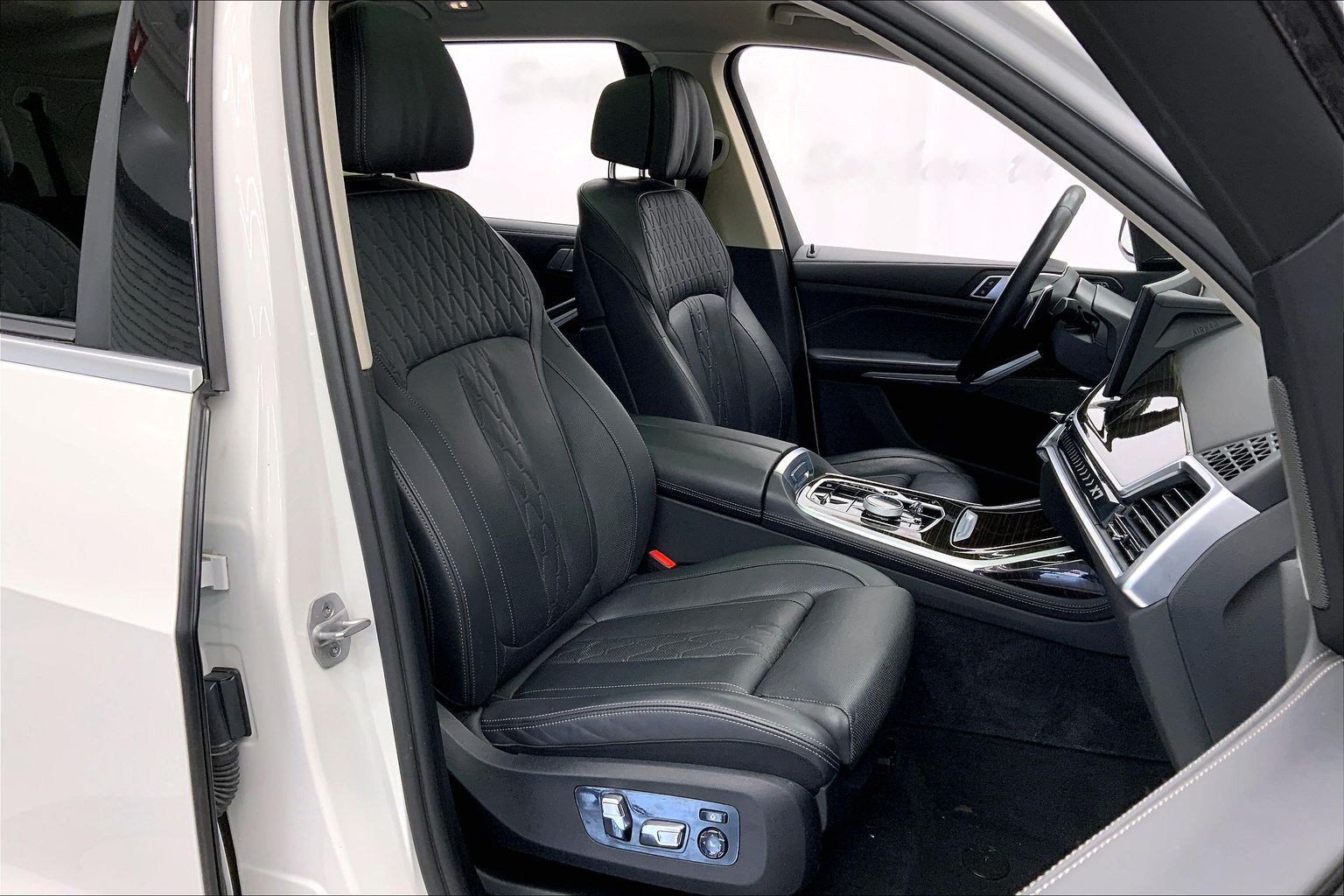 Used 2024 BMW X7 xDrive40i w/ Executive Package AWD/4WD image 17
