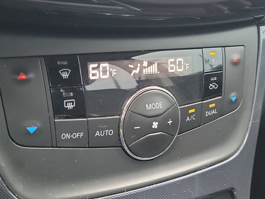 Used 2018 Nissan Sentra SR w/ SR Midnight Edition Package FWD image 32