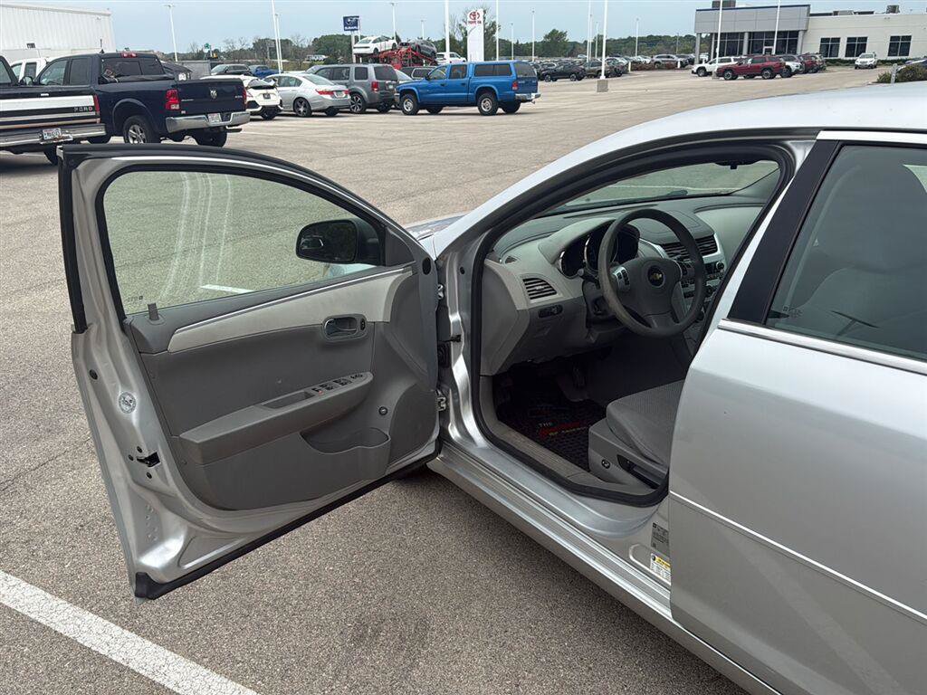 Used 2010 Chevrolet Malibu LS FWD image 5