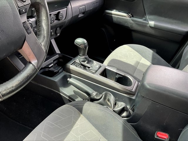 Used 2020 Toyota Tacoma TRD Off-Road AWD/4WD image 14