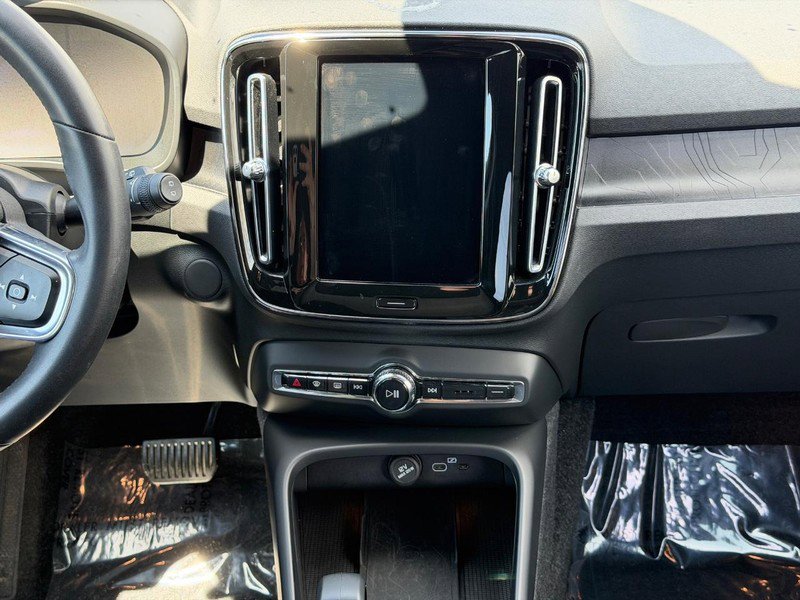 Used 2023 Volvo XC40 Recharge Ultimate w/ Protection Package Premier image 14