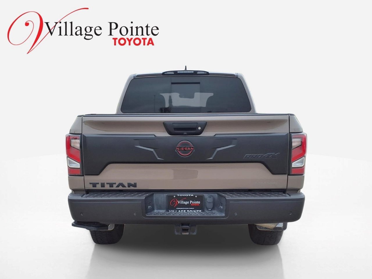 Used 2024 Nissan Titan PRO-4X w/ Pro-4x Convenience Package AWD/4WD image 4