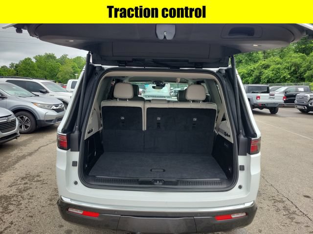 Certified 2022 Jeep Wagoneer Series III w/ Flexible Seating Group AWD/4WD image 28