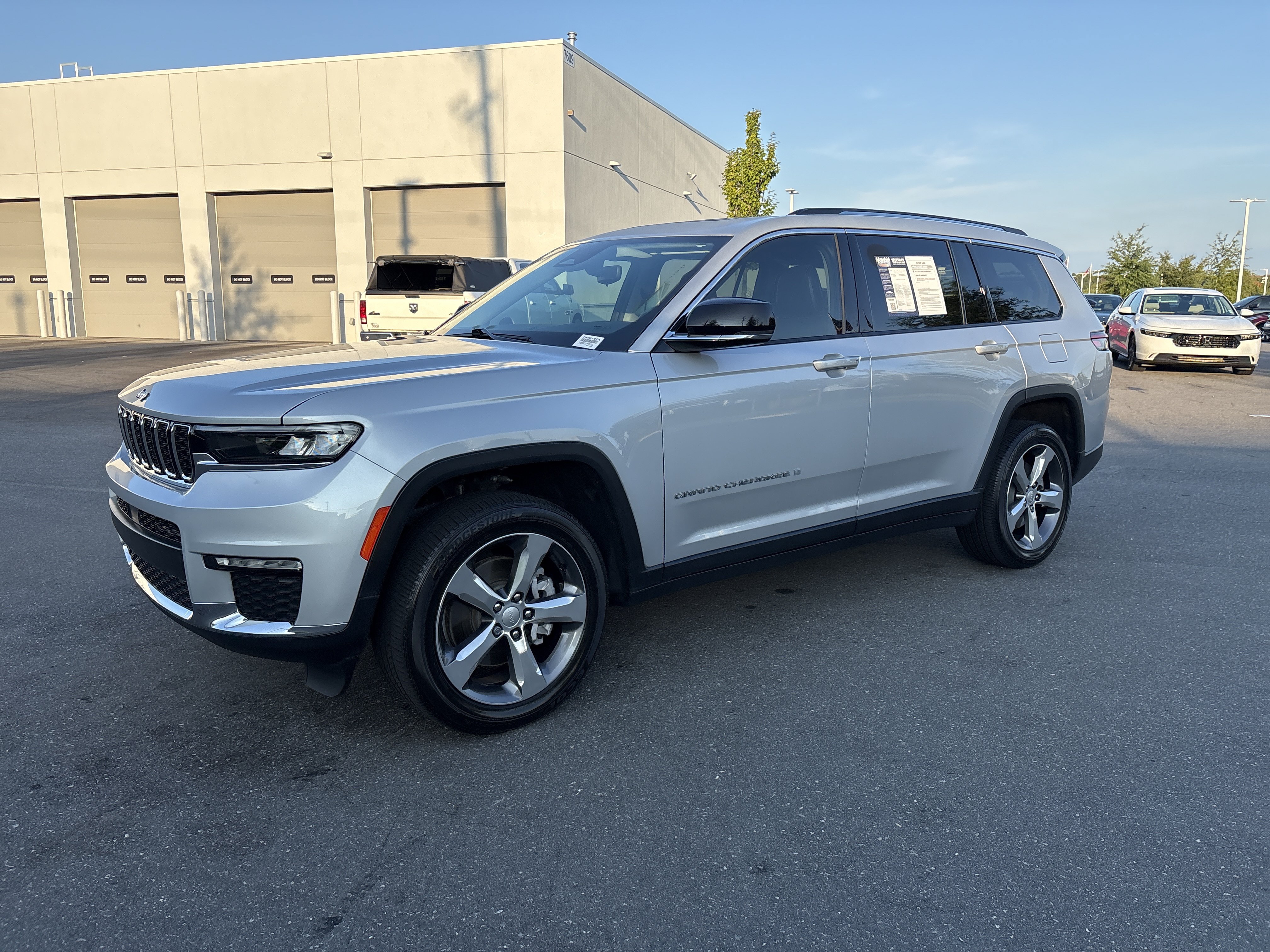 Used 2021 Jeep Grand Cherokee L Limited AWD/4WD image 5