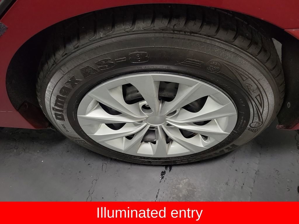 Used 2016 Toyota Camry LE image 10