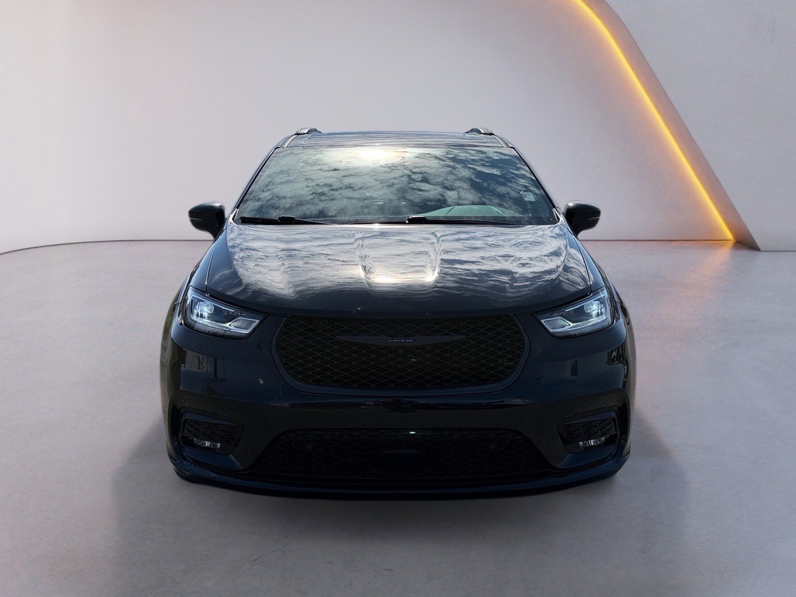 Used 2023 Chrysler Pacifica Limited w/ Uconnect Theater Family Group image 8