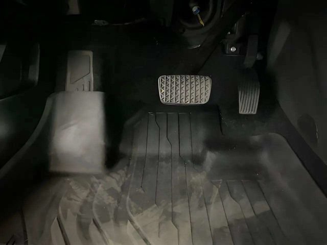 Used 2024 Chevrolet Equinox EV LT FWD image 30