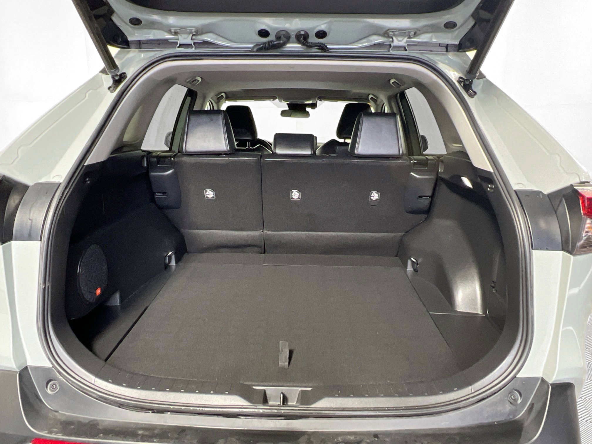 Used 2023 Toyota RAV4 XLE Premium AWD/4WD image 33