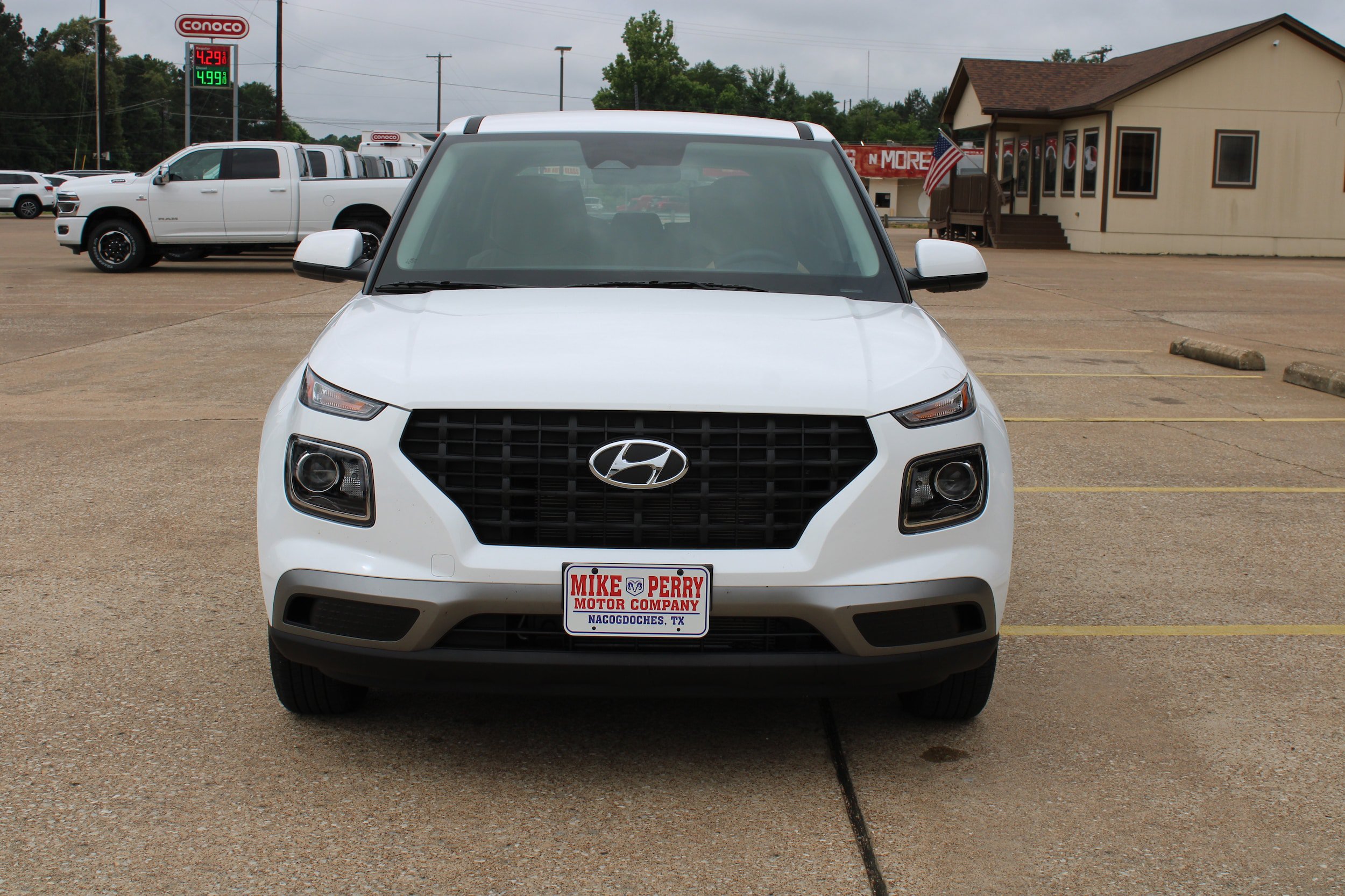 Used 2025 Hyundai Venue SE FWD image 3