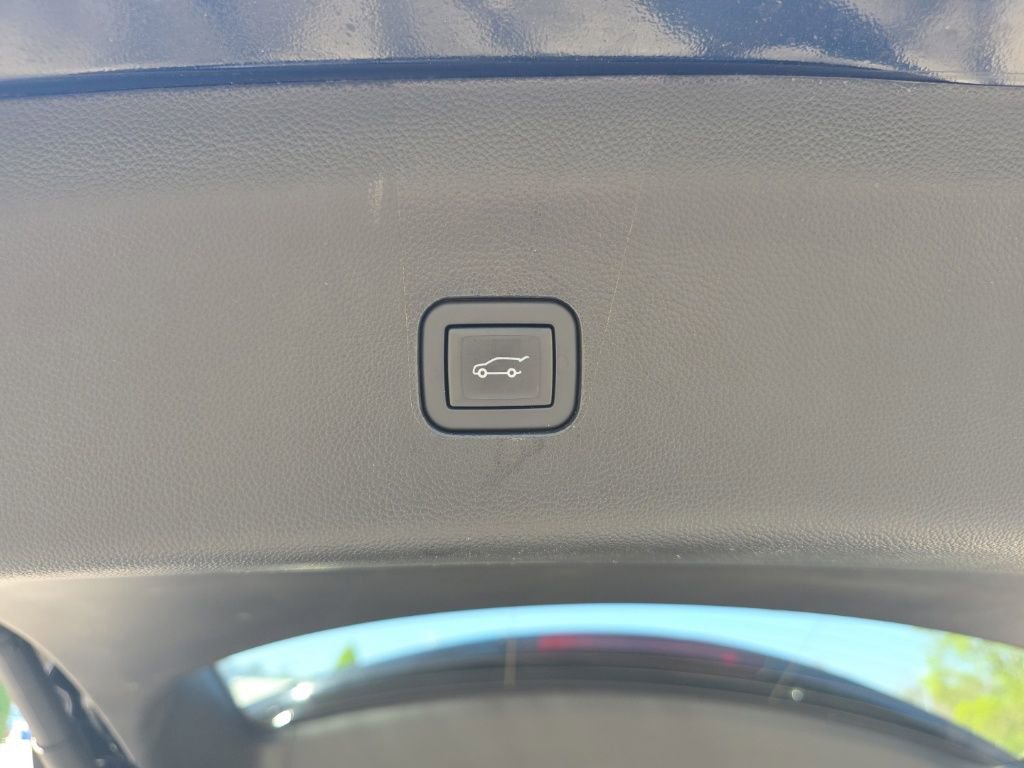 Used 2024 Buick Enclave Avenir w/ Avenir Technology Package image 44