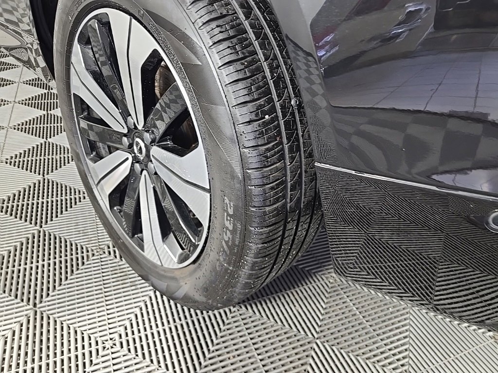 Certified 2025 Volvo XC60 T8 Plus w/ Protection Package Premier image 13