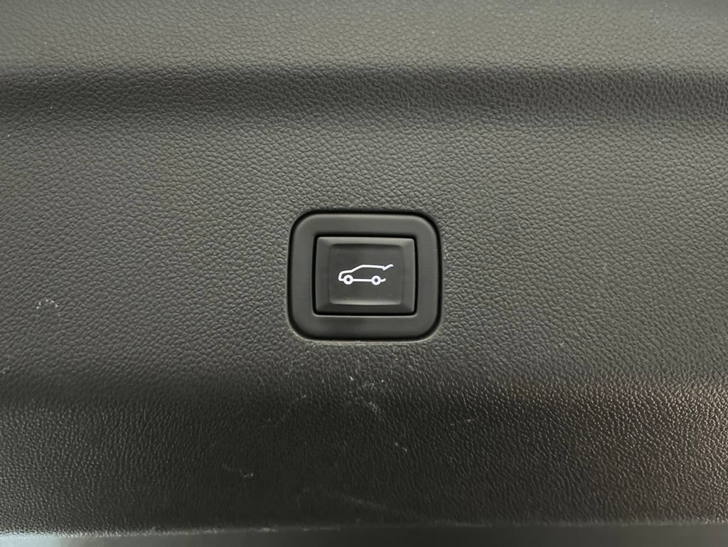 Certified 2024 GMC Yukon XL SLT AWD/4WD image 8