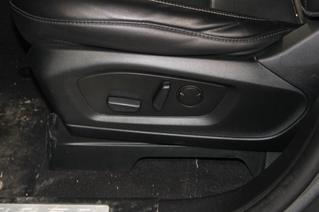 Used 2023 Ford Explorer Limited image 16