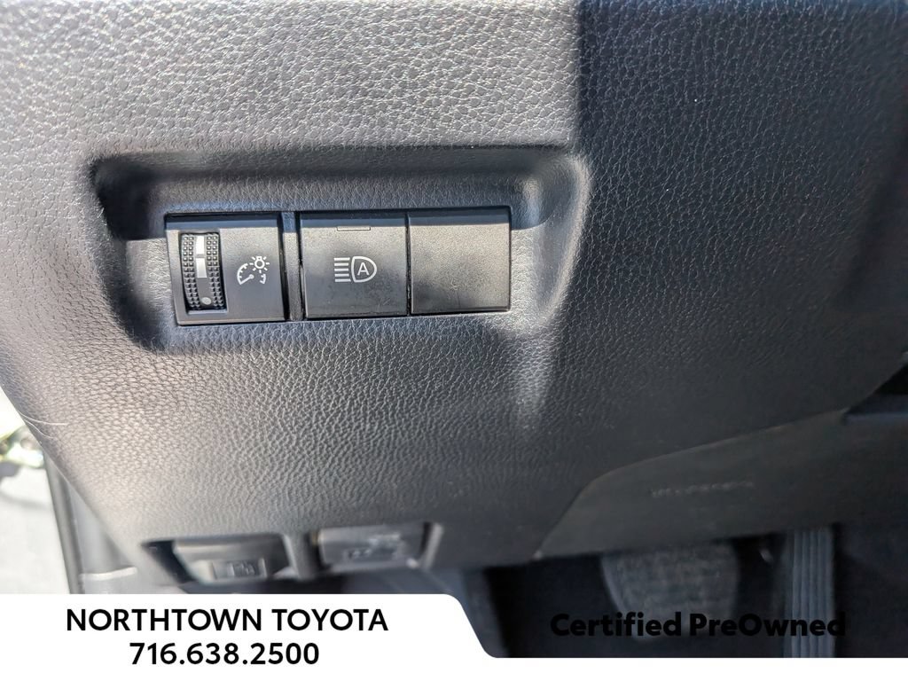 Used 2025 Toyota RAV4 XLE AWD/4WD image 29