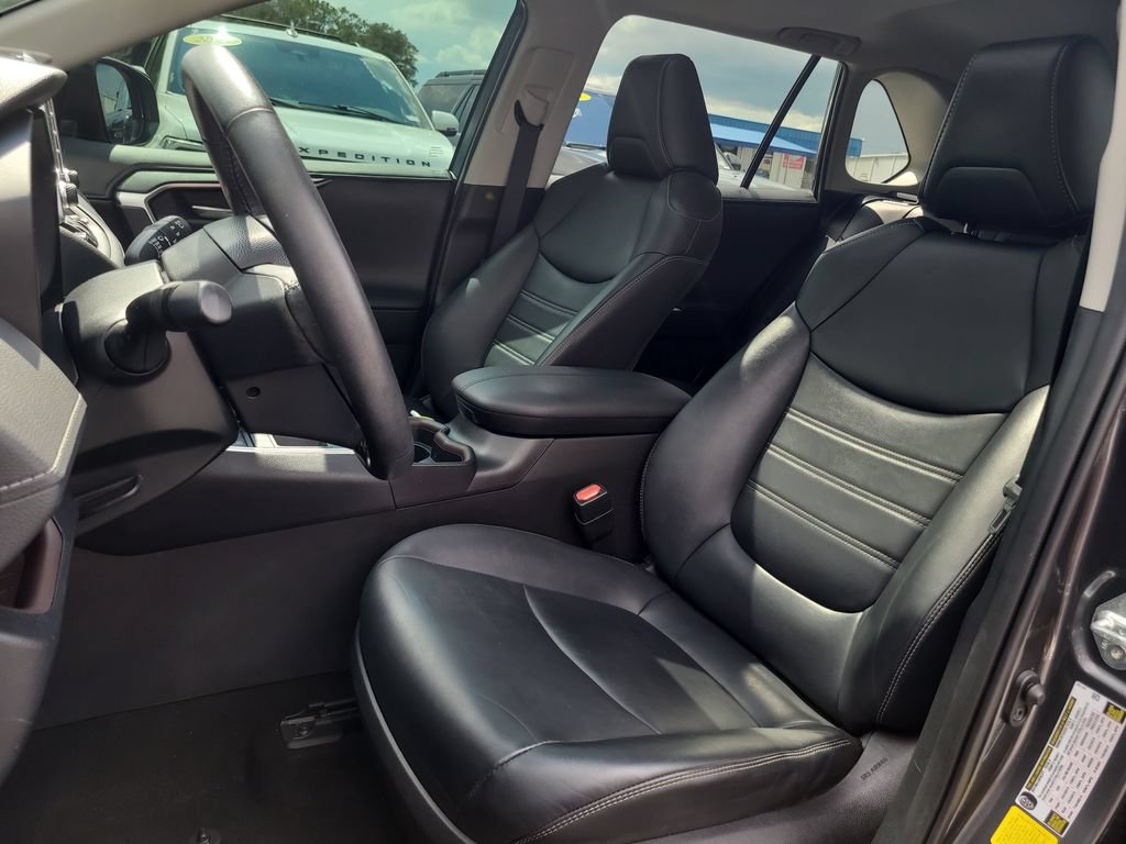 Used 2020 Toyota RAV4 Limited FWD image 18