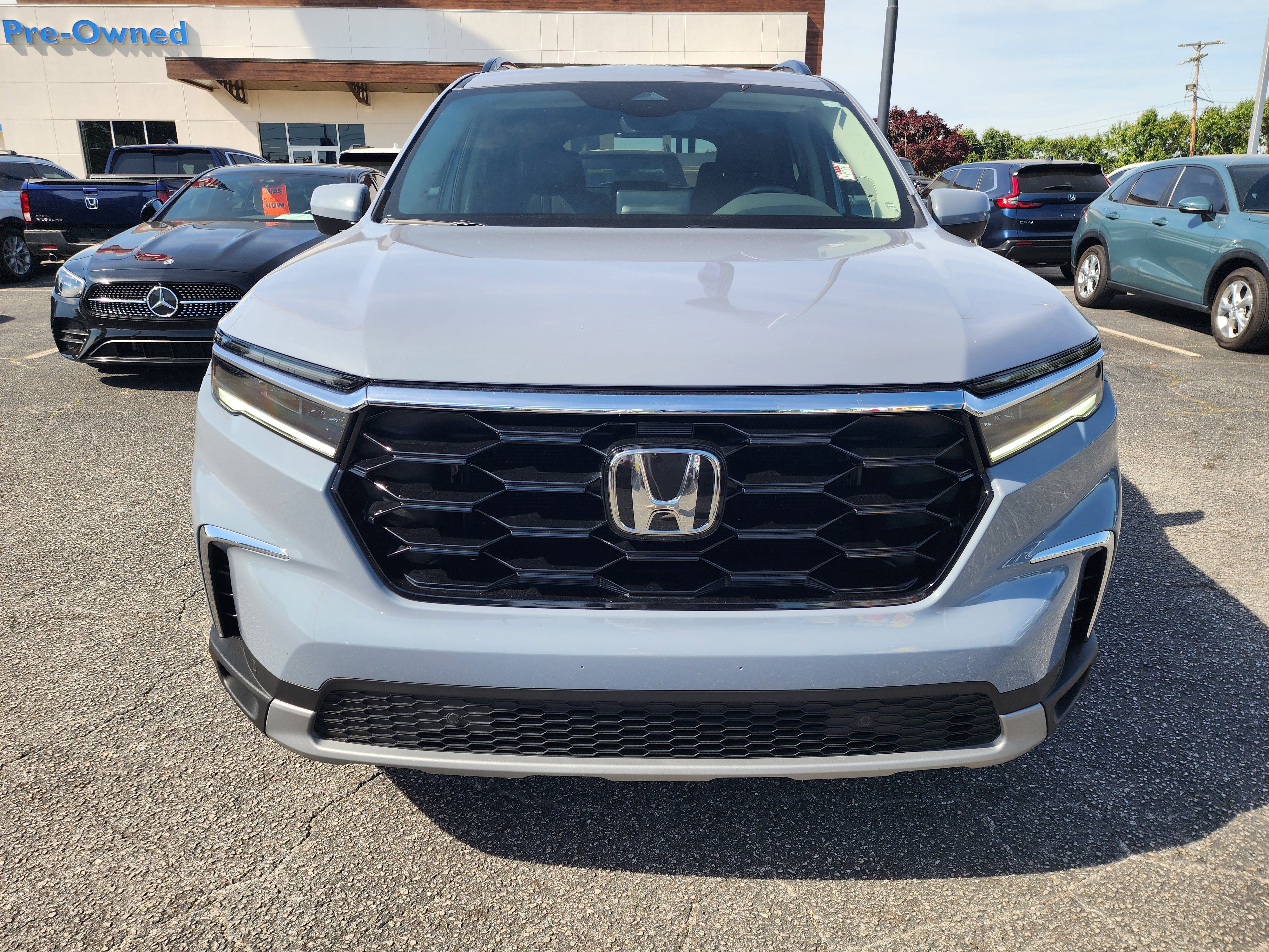 Certified 2025 Honda Pilot Touring image 10