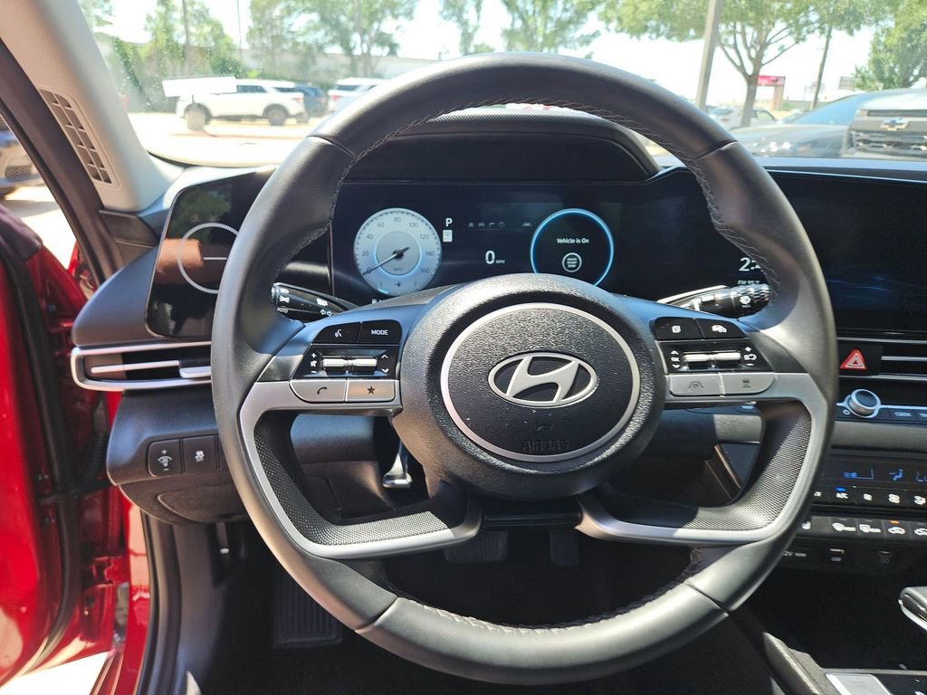 Used 2025 Hyundai Elantra SEL FWD image 18