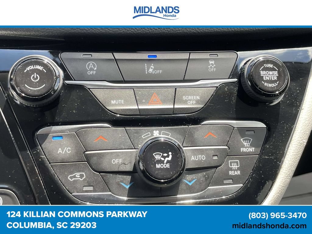 Used 2022 Chrysler Pacifica Touring-L FWD image 27
