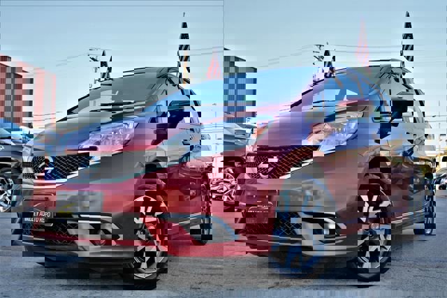 Used 2015 Nissan Versa Note SR w/ SR Tech Package image 2