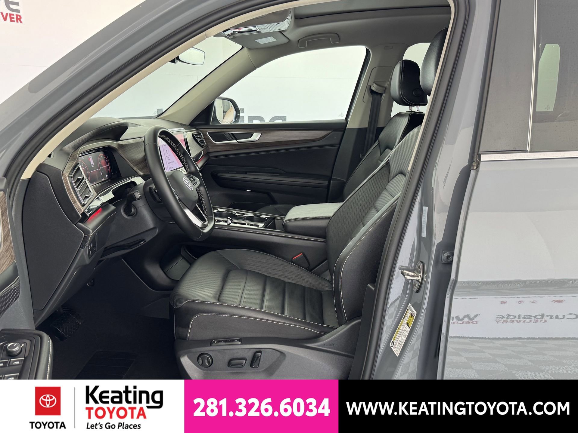 Used 2025 Volkswagen Atlas SEL AWD/4WD image 14