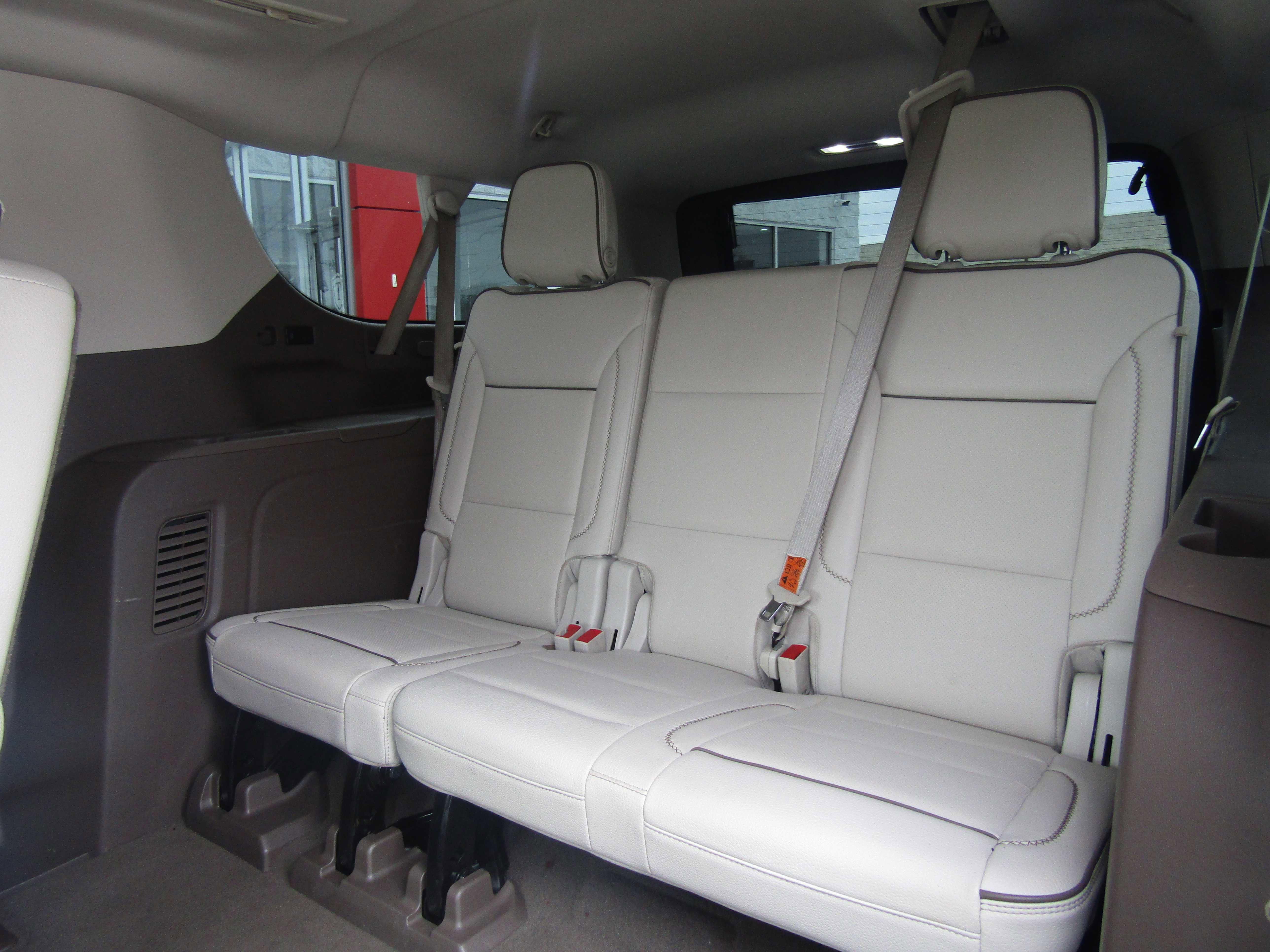 Used 2021 GMC Yukon XL Denali w/ Denali Premium Package image 19
