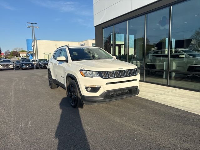 Used 2018 Jeep Compass Latitude w/ Popular Equipment Group AWD/4WD image 1