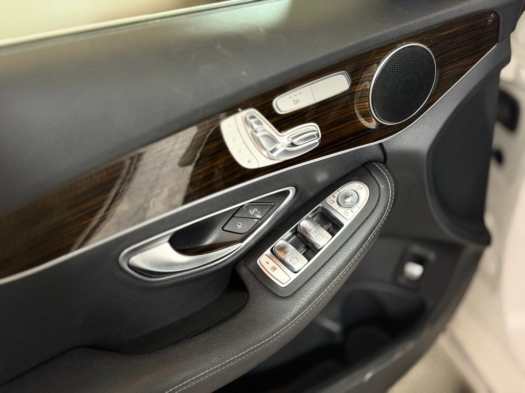 Used 2020 Mercedes-Benz C 300 4MATIC Sedan image 21