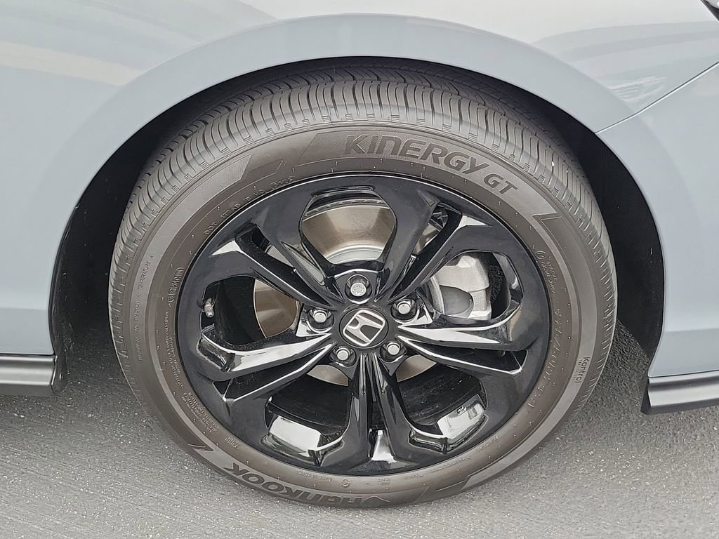 Certified 2025 Honda Accord SE image 6
