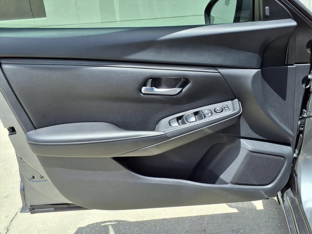 Used 2024 Nissan Sentra SV FWD image 17