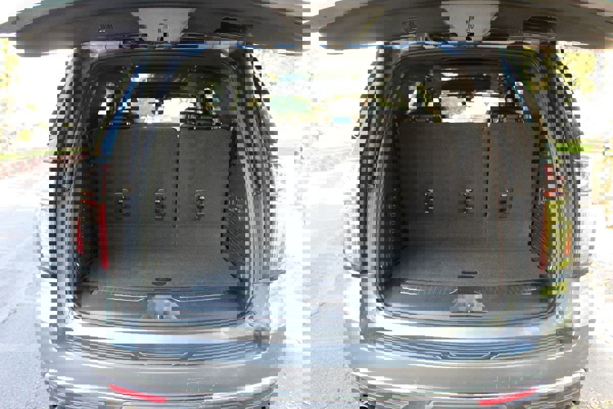 Used 2021 Chevrolet Tahoe Premier w/ Premium Package image 22