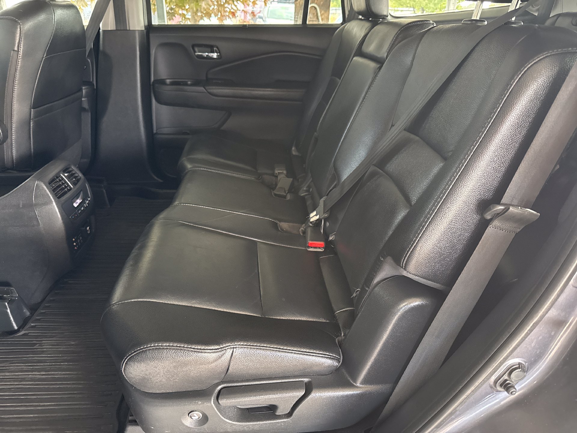 Used 2017 Honda Pilot Touring image 21