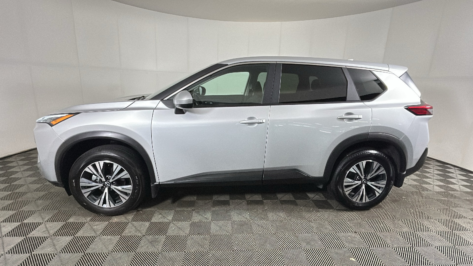 Used 2023 Nissan Rogue SV AWD/4WD image 7