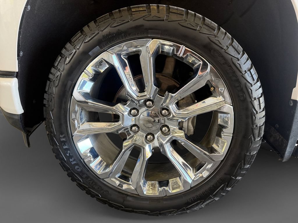 Used 2021 Chevrolet Silverado 1500 High Country w/ Technology Package AWD/4WD image 15