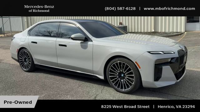 Used 2025 BMW 760i xDrive w/ Premium Package image 4