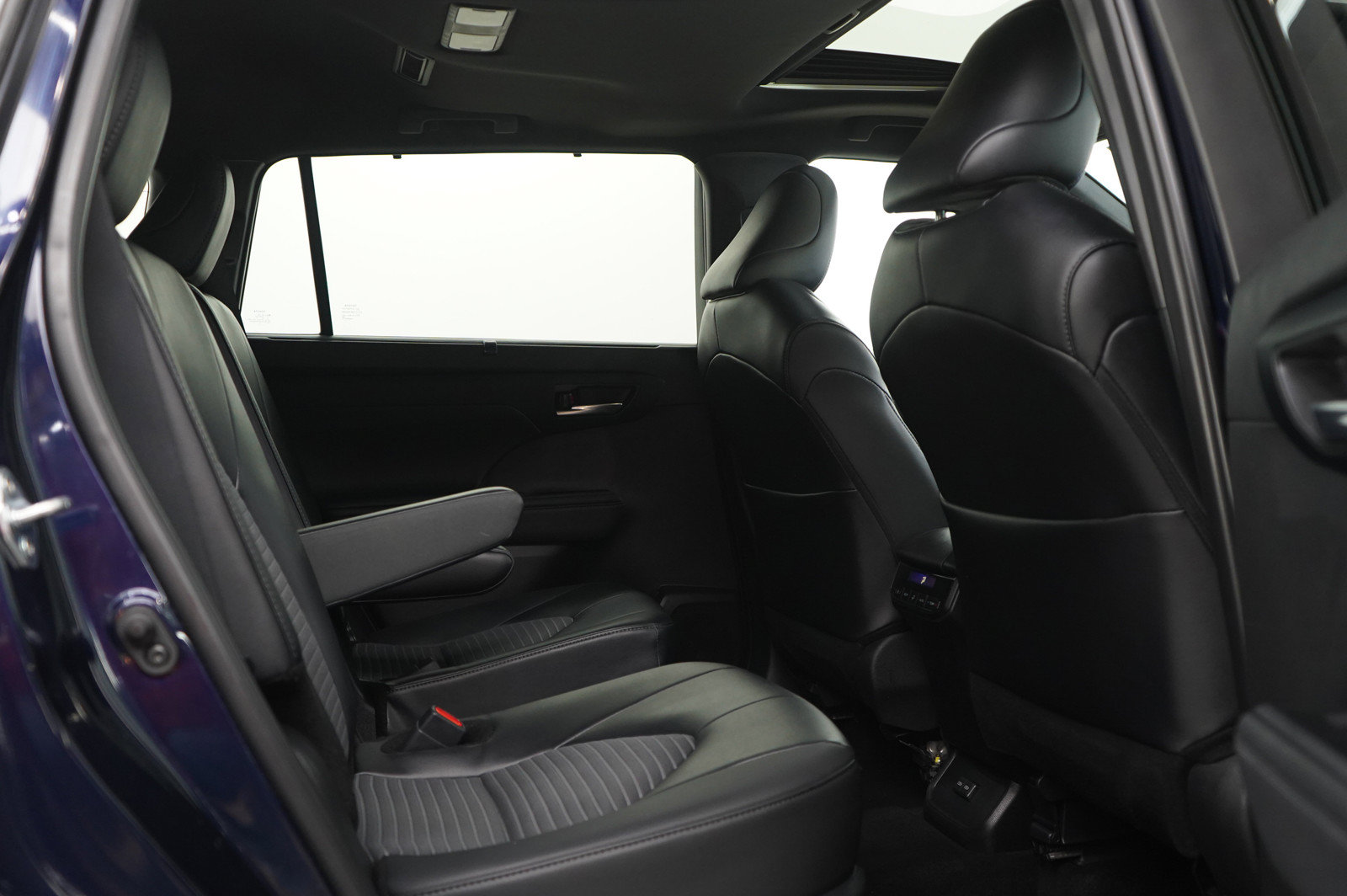 Used 2025 Toyota Highlander XSE AWD/4WD image 13