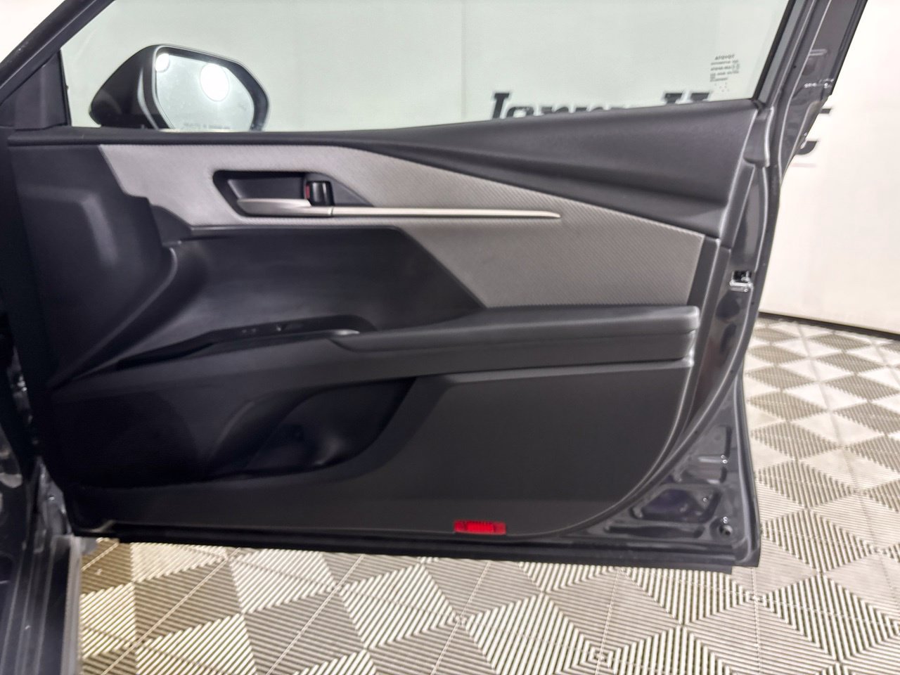 Used 2025 Toyota Camry SE FWD image 29